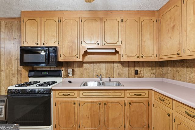 579 Old Hist 441, Clarkesville, GA 30523