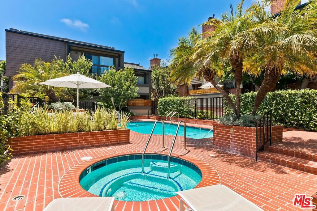 Image 26 of property listing at 323 San Vicente Boulevard 11, Santa Monica, CA 90402