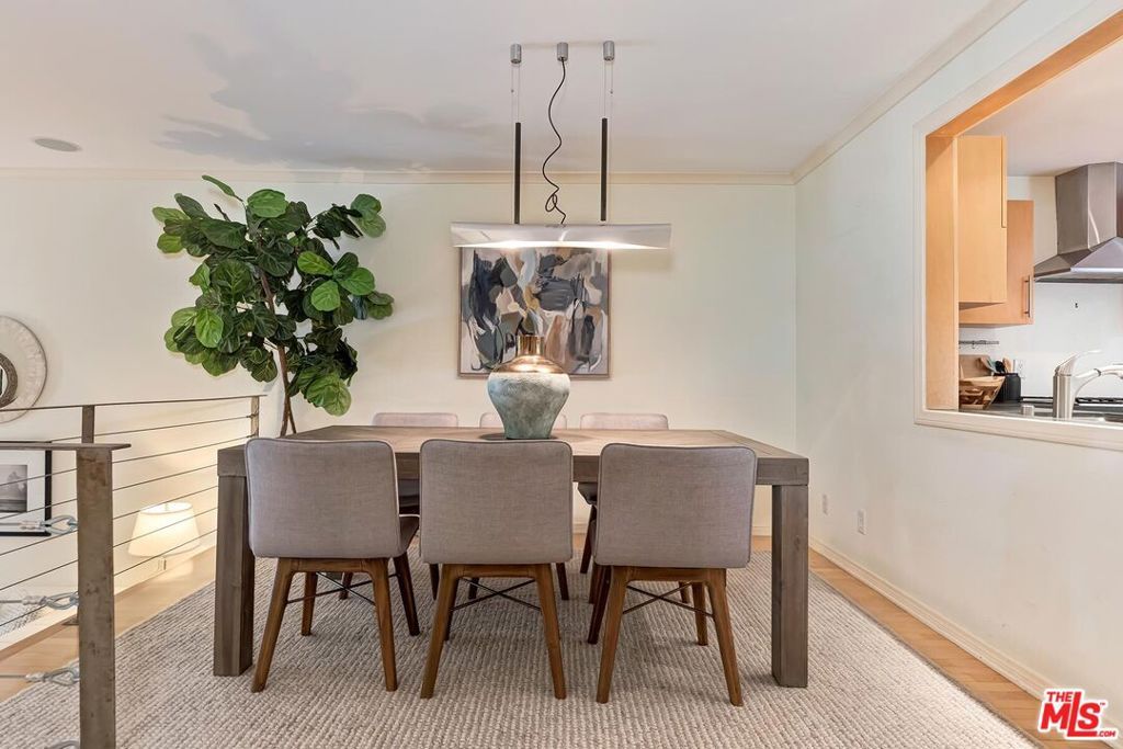Image 6 of property listing at 323 San Vicente Boulevard 11, Santa Monica, CA 90402