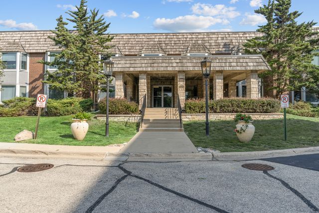 2300 Windsor Mall Court 2E, Park Ridge, IL 60068