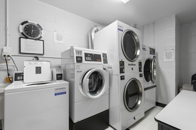 2300 Windsor Mall Court 2E, Park Ridge, IL 60068