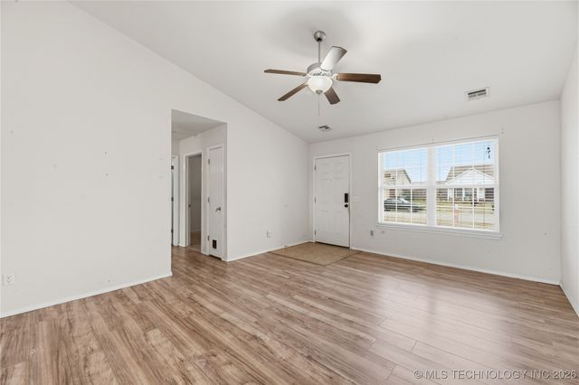 605 S Creek Street, Skiatook, OK 74070