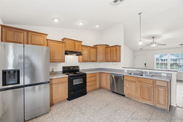 605 S Creek Street, Skiatook, OK 74070