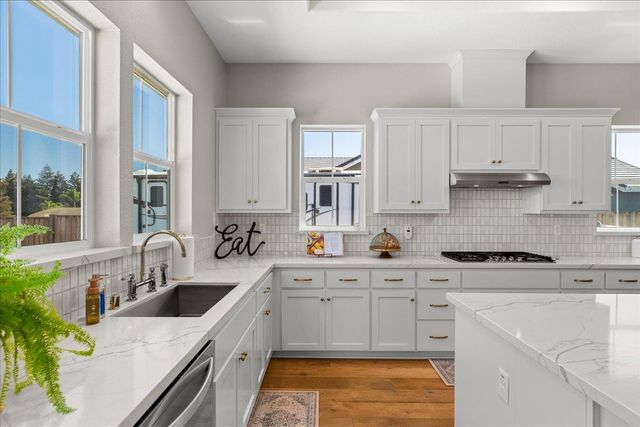 5010 Neroly Rd, Oakley, CA 94561
