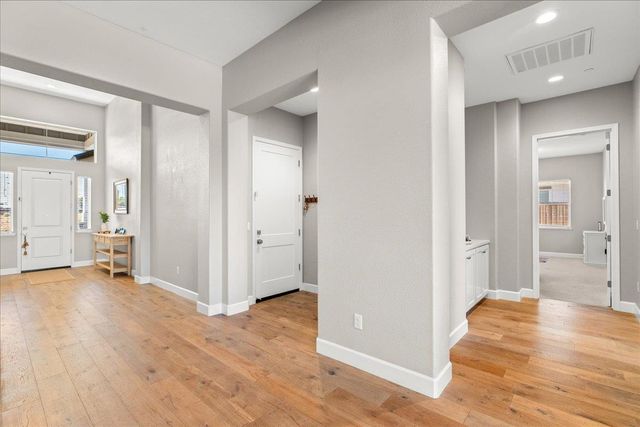 5010 Neroly Rd, Oakley, CA 94561