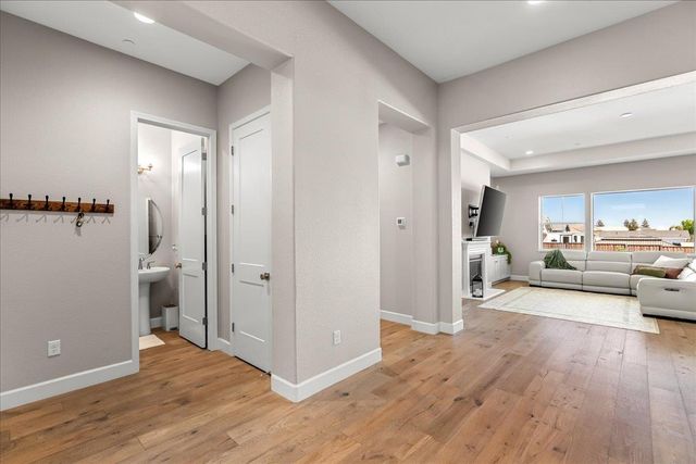 5010 Neroly Rd, Oakley, CA 94561