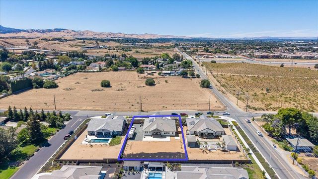 5010 Neroly Rd, Oakley, CA 94561