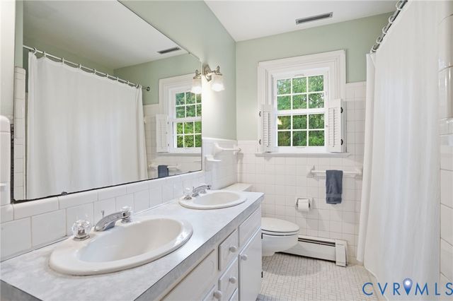 2400 Triton Dr, North Chesterfield, VA 23235