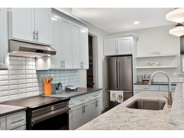 1878 Se JASMINE Pl, Gresham, OR 97080