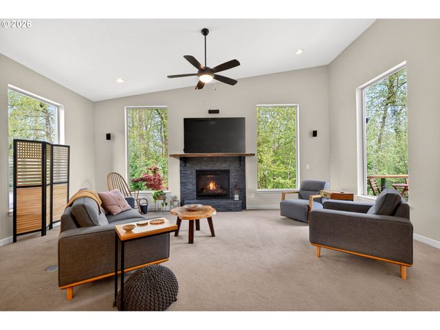 1878 Se JASMINE Pl, Gresham, OR 97080