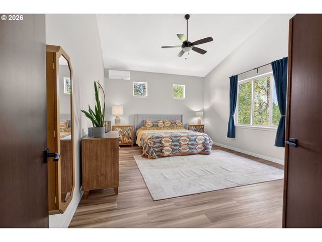 1878 Se JASMINE Pl, Gresham, OR 97080