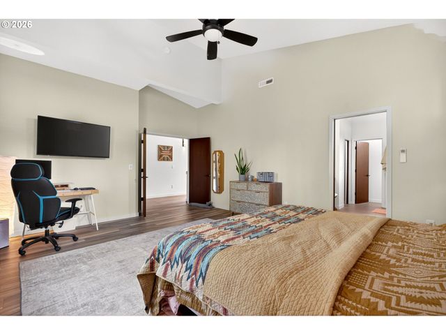 1878 Se JASMINE Pl, Gresham, OR 97080