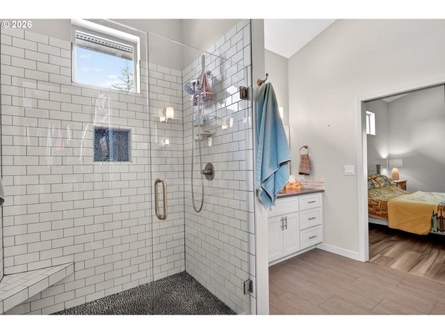 1878 Se JASMINE Pl, Gresham, OR 97080