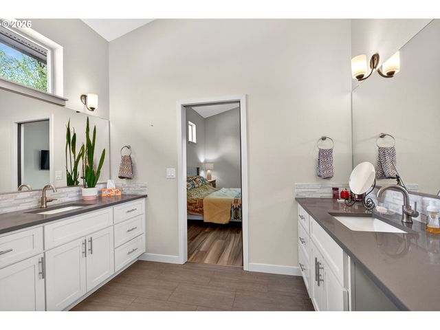 1878 Se JASMINE Pl, Gresham, OR 97080