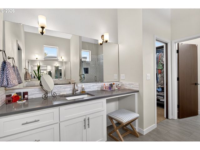 1878 Se JASMINE Pl, Gresham, OR 97080