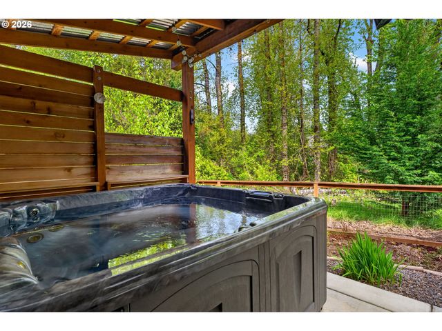 1878 Se JASMINE Pl, Gresham, OR 97080