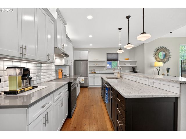 1878 Se JASMINE Pl, Gresham, OR 97080