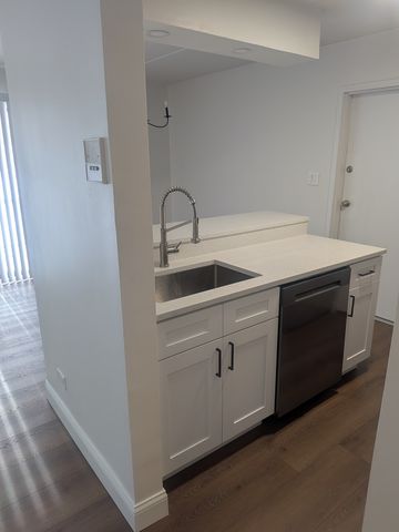 201 E Janata Boulevard 1A, Lombard, IL 60148