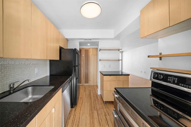 1670 Bay Road 4B, Miami Beach, FL 33139