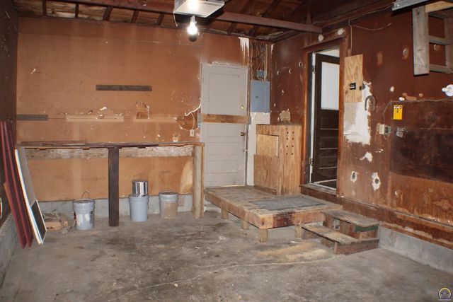 2526 SE Colorado AVE, Topeka, KS 66604