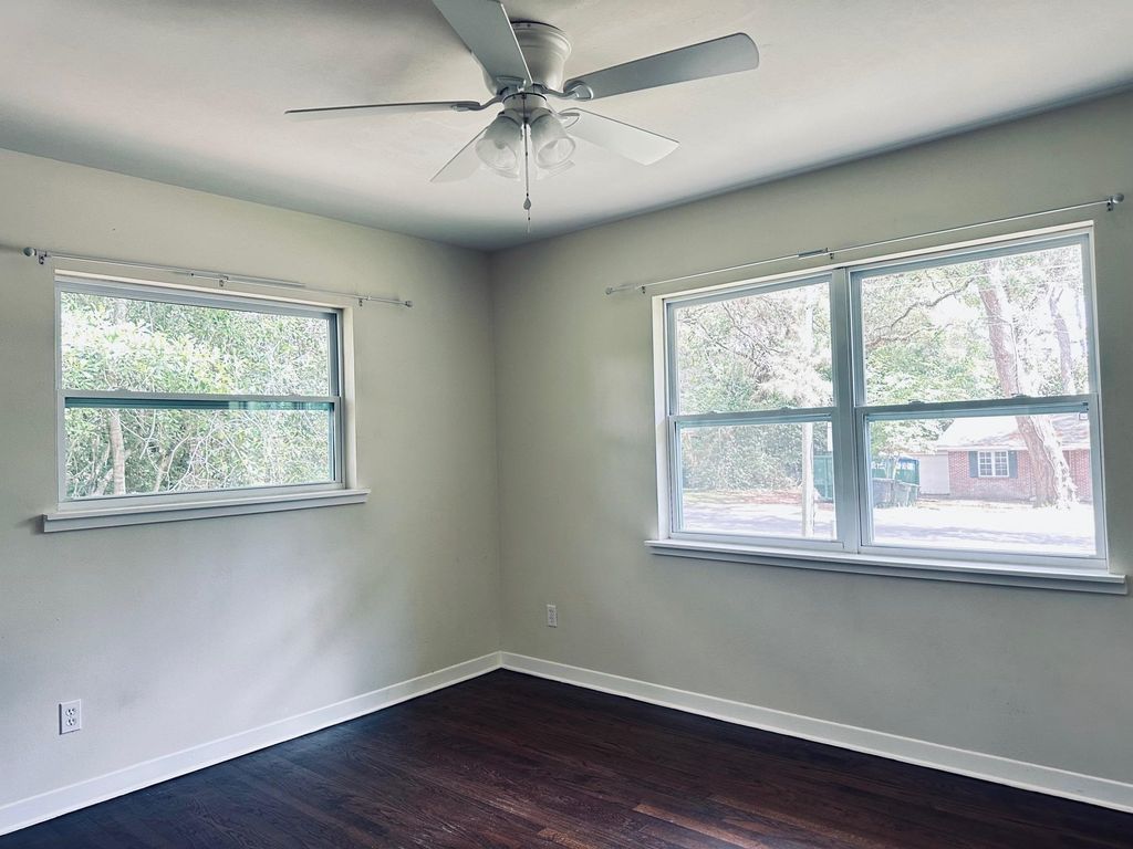 Image 11 of property listing at 1506 Myrick Road, Tallahassee, FL 32303