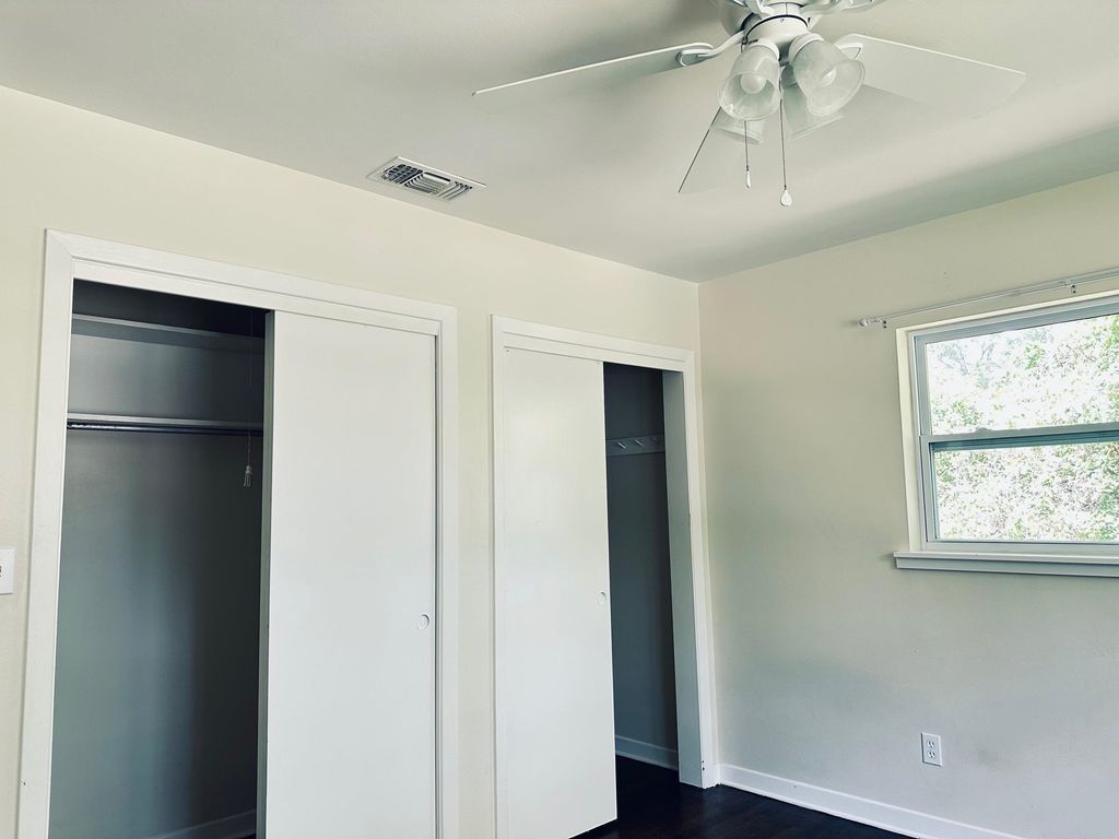 Image 13 of property listing at 1506 Myrick Road, Tallahassee, FL 32303