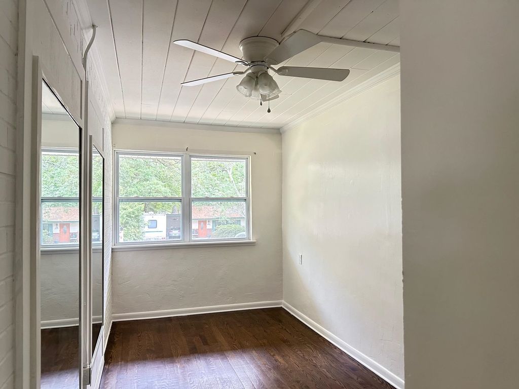 Image 14 of property listing at 1506 Myrick Road, Tallahassee, FL 32303