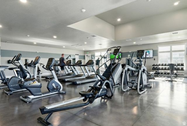 2353 W THOMAS CT, Syracuse, UT 84075