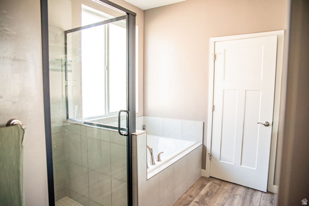 Image 11 of property listing at 2353 W THOMAS CT, Syracuse, UT 84075