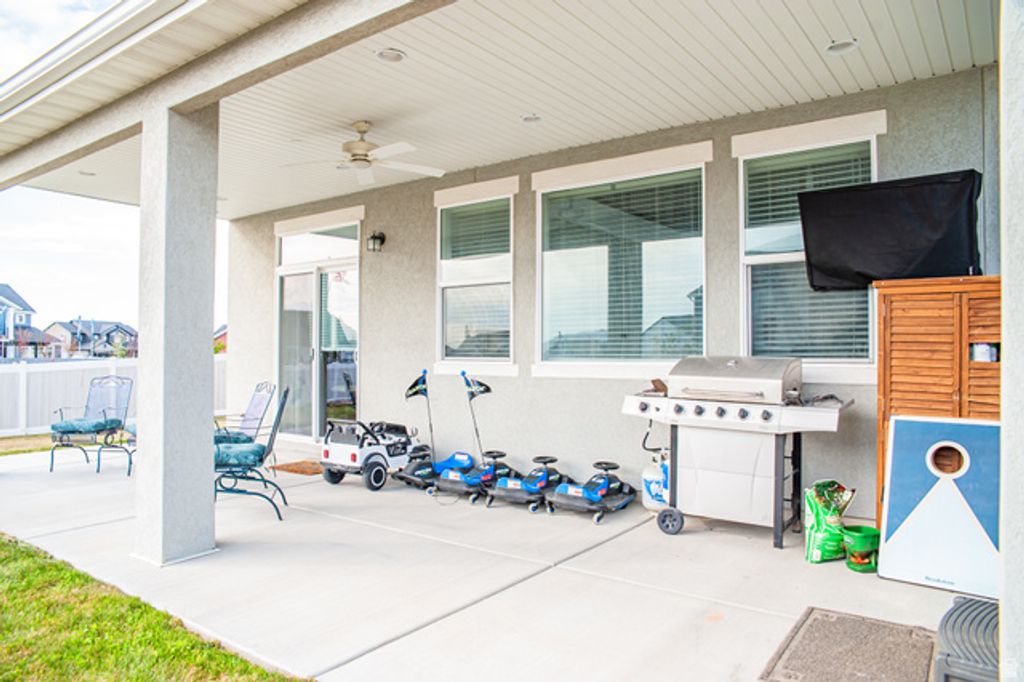 Image 40 of property listing at 2353 W THOMAS CT, Syracuse, UT 84075