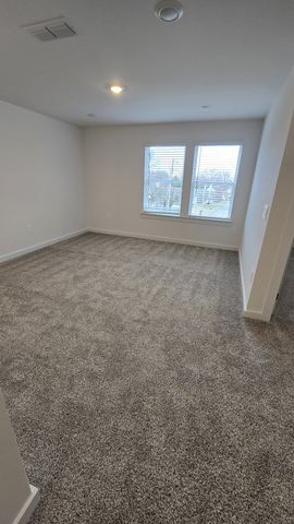 124 Vanguard Drive, La Vergne, TN 37086