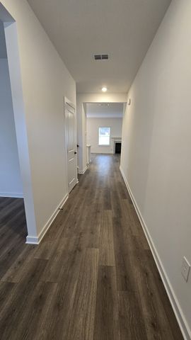 124 Vanguard Drive, La Vergne, TN 37086