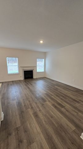 124 Vanguard Drive, La Vergne, TN 37086