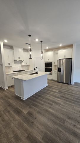 124 Vanguard Drive, La Vergne, TN 37086