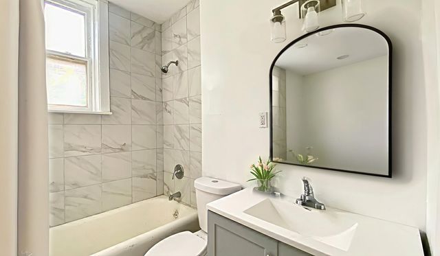 6712 S Wabash Avenue, Chicago, IL 60637