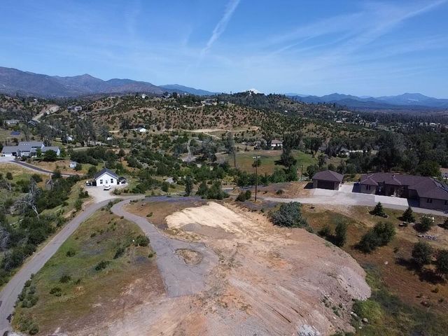 15685 Whispering Woods Trail, Redding, CA 96001