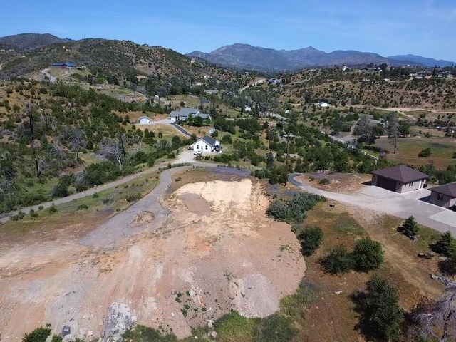15685 Whispering Woods Trail, Redding, CA 96001