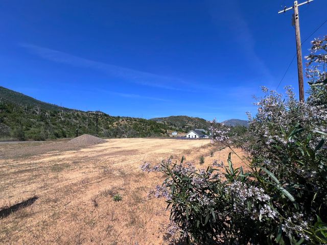 15685 Whispering Woods Trail, Redding, CA 96001