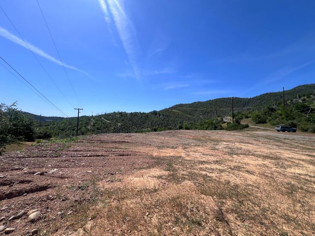 15685 Whispering Woods Trail, Redding, CA 96001