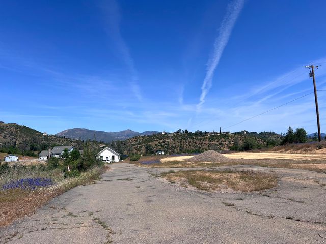 15685 Whispering Woods Trail, Redding, CA 96001