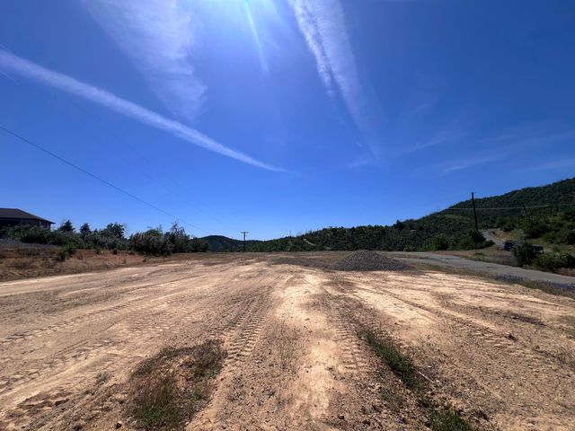 15685 Whispering Woods Trail, Redding, CA 96001