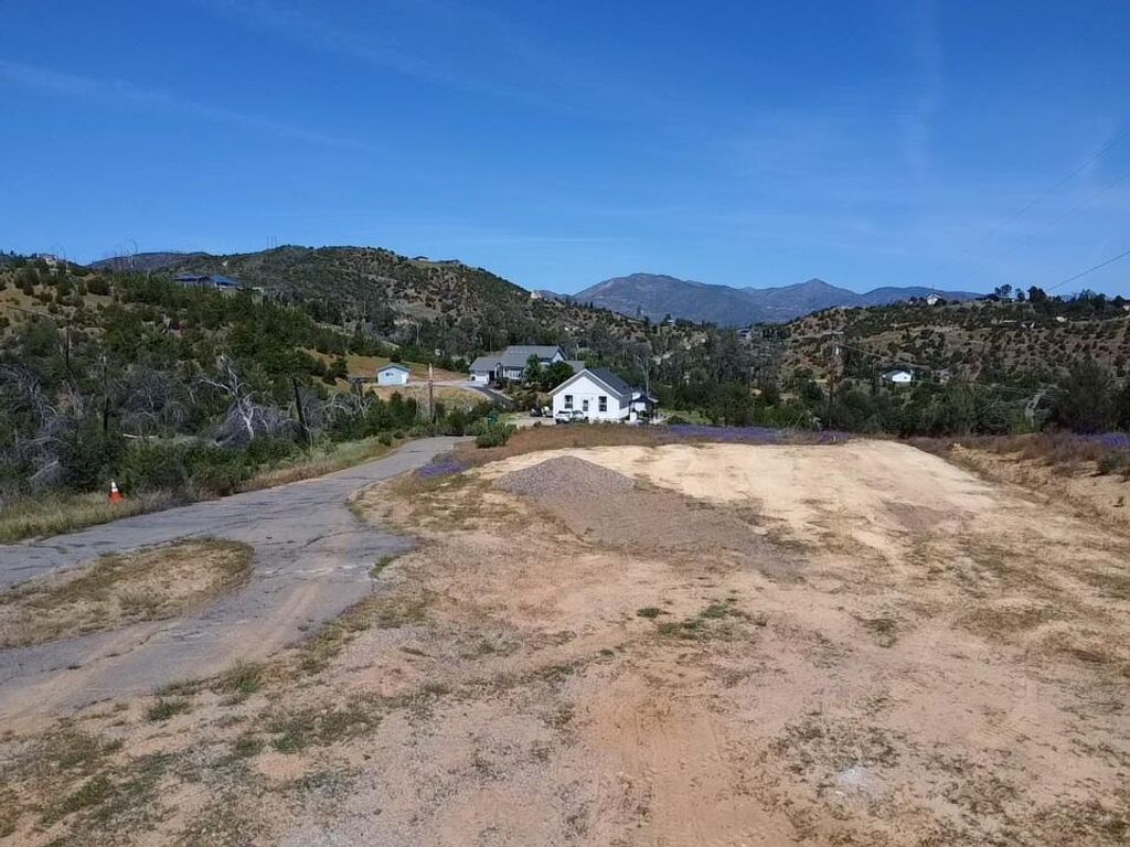 15685 Whispering Woods Trail, Redding, CA 96001