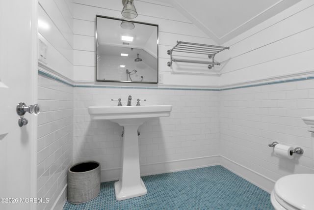 564 Lake Avenue, Bay Head, NJ 08742