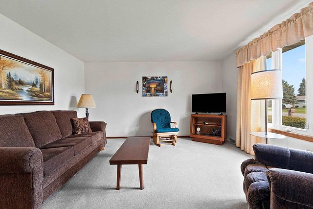 2152 SKYVIEW STREET, Green Bay, WI 54311