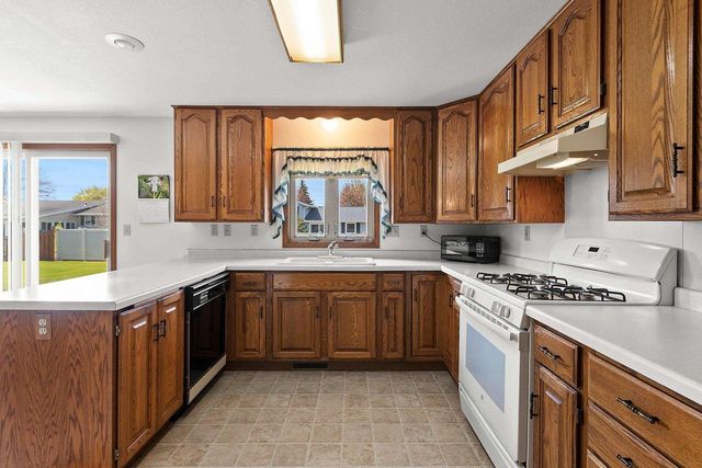 2152 SKYVIEW STREET, Green Bay, WI 54311