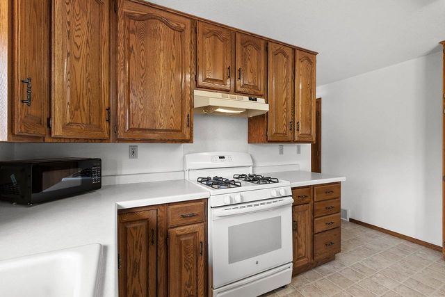 2152 SKYVIEW STREET, Green Bay, WI 54311