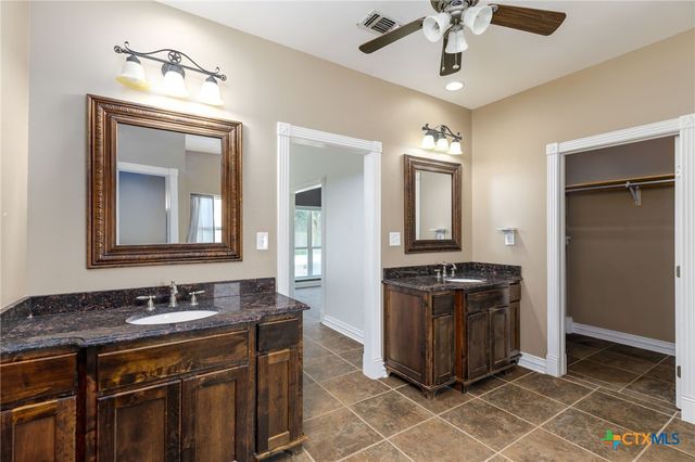 12011 Fm 1150, Luling, TX 78648