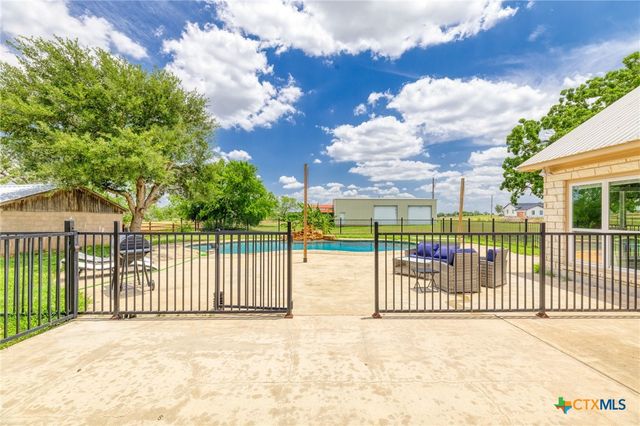 12011 Fm 1150, Luling, TX 78648