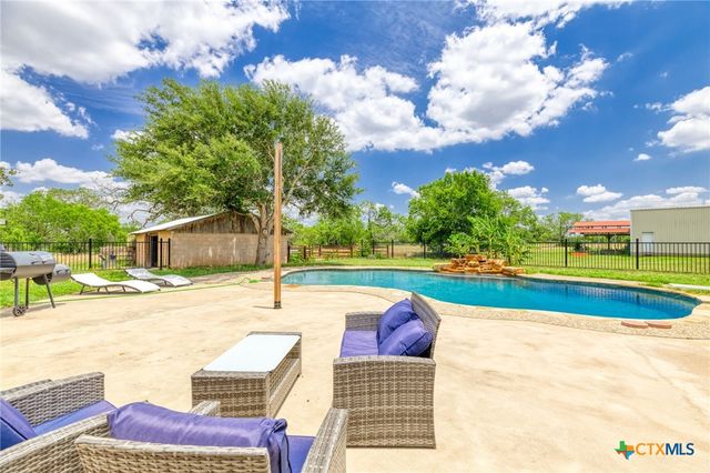 12011 Fm 1150, Luling, TX 78648