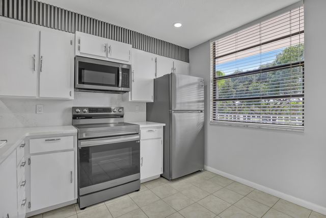 3650 Whitehall Drive 201, West Palm Beach, FL 33401